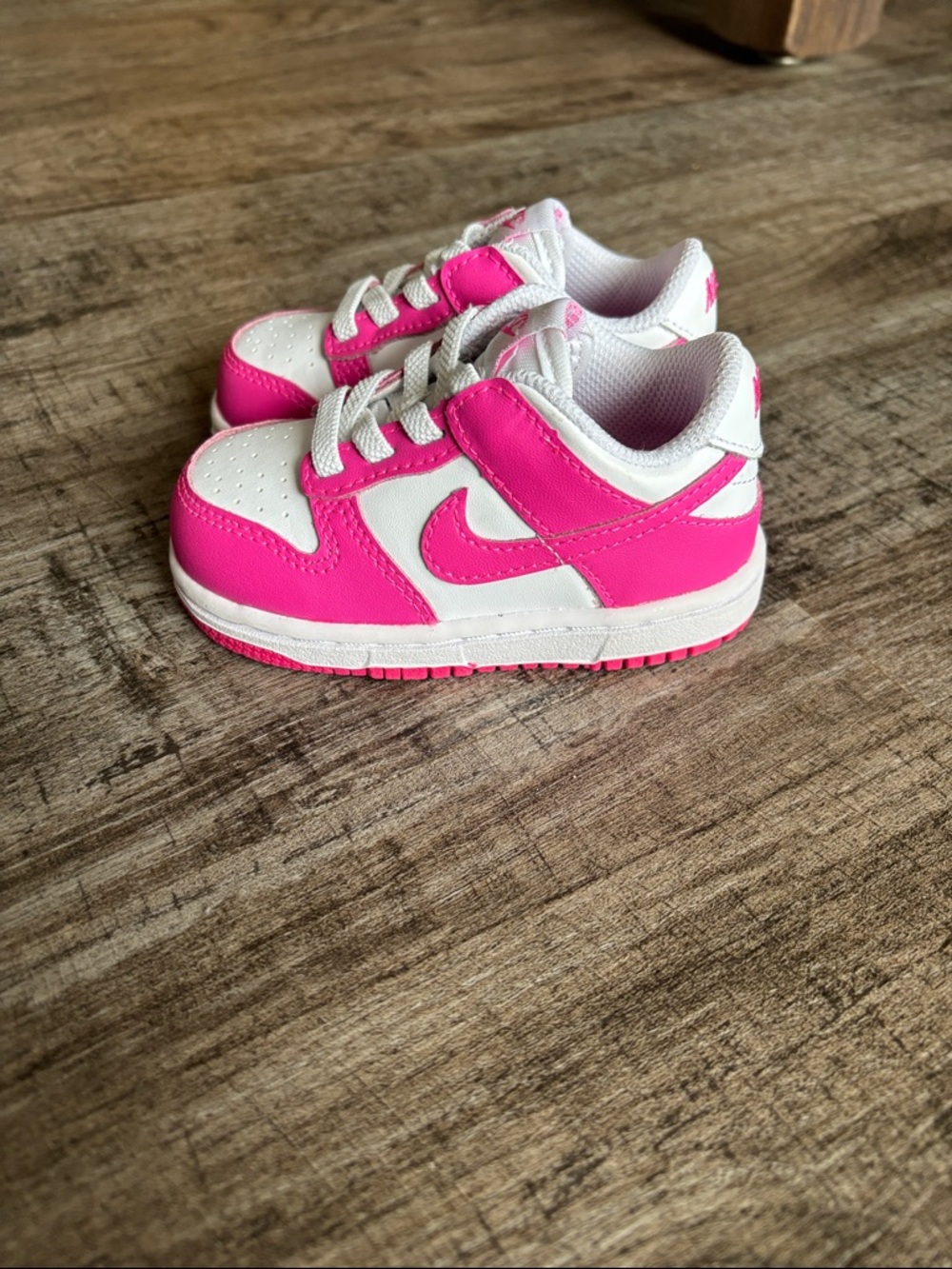 Nike Kids Hot Pink and White Low-Top Sneakers size - 5C